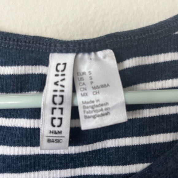 H&M stripped crop top with sleeves - Picture 2 of 3